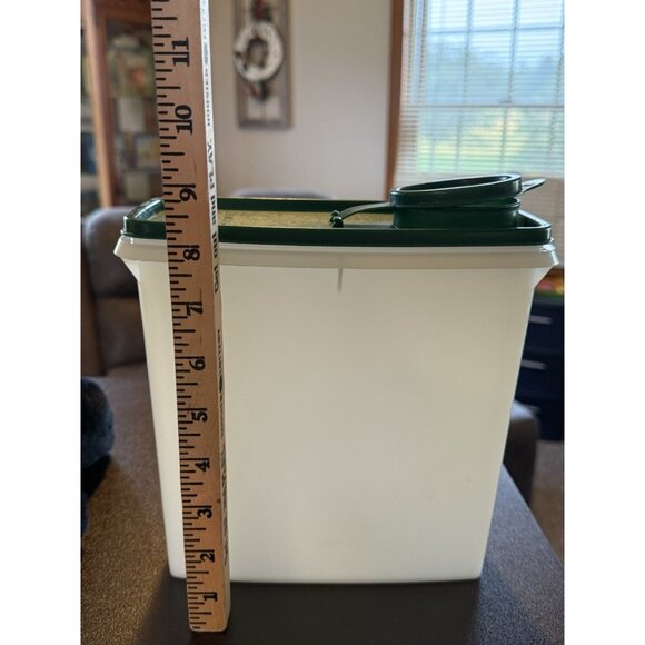 Vintage Tupperware Cereal Keeper Green Lid - Picture 4 of 5